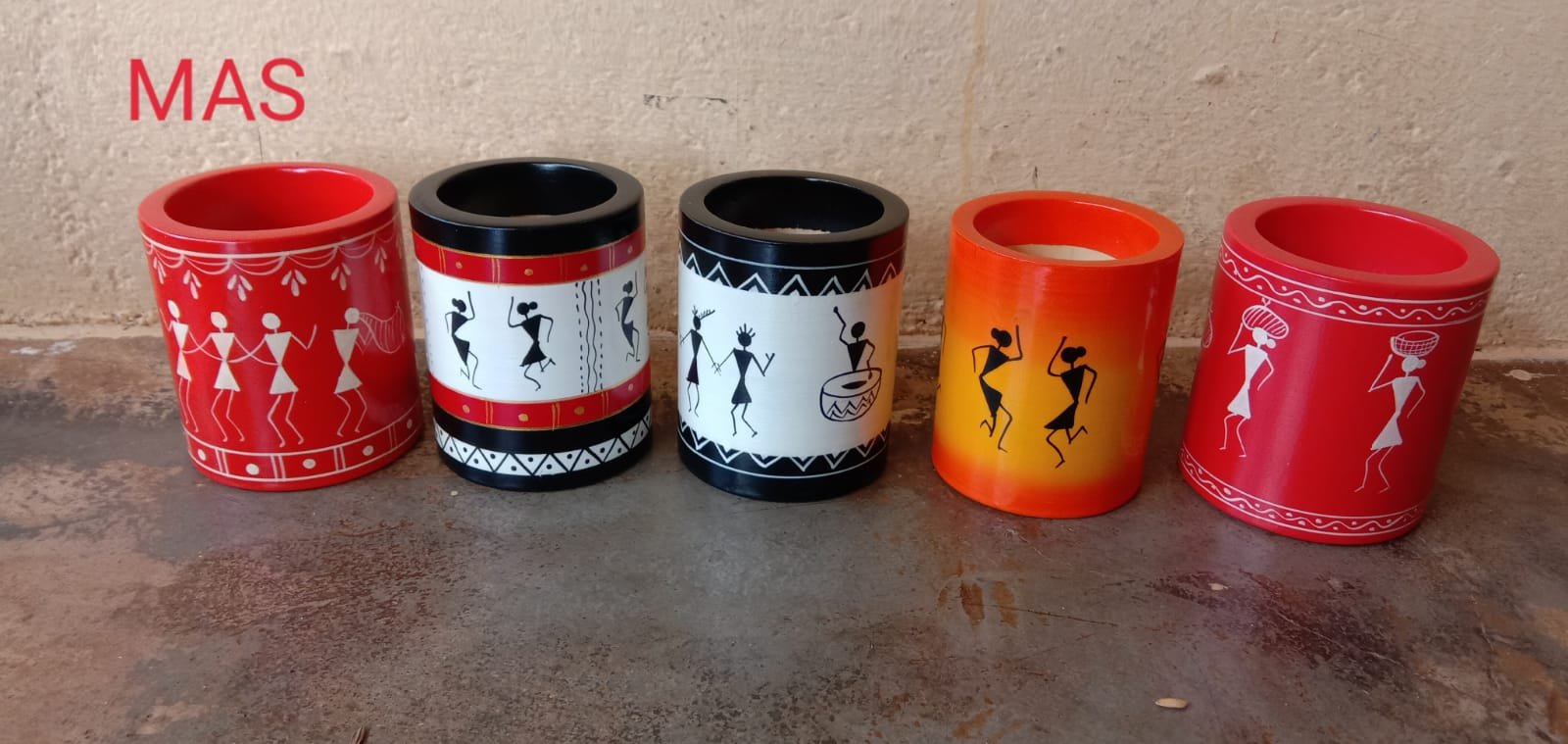 Individual pen stand